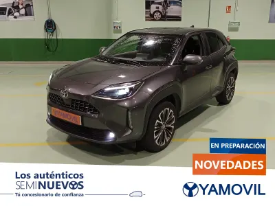 Usado Toyota Yaris Style 116 CV (85 kW) 2021 Gris Utilitario
