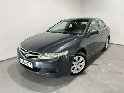 Usado Honda Accord Comfort 155 CV (114 kW) 2006 Gris Berlina