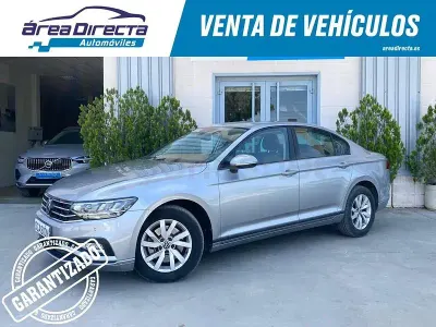 Usado VW Passat Business 122 CV (89 kW) 2022 Gris / plata Familiar