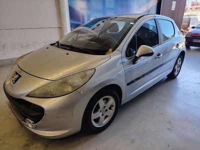 Usado Peugeot 207 90 CV (66 kW) 2007 Gris / plata Berlina