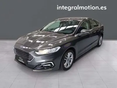 Usado Ford Mondeo Titanium 165 CV (121 kW) 2019 Gris Berlina