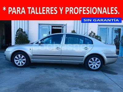 Usado Skoda Superb Comfort 140 CV (102 kW) 2006 Gris / plata Berlina