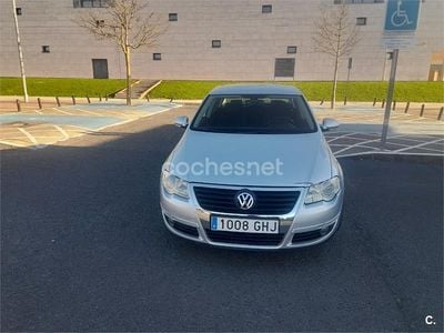 Usado VW Passat Advance 140 CV (102 kW) 2008 Gris / plata Berlina
