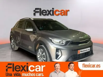 Usado Kia Stonic 101 CV (74 kW) 2024 Gris SUV