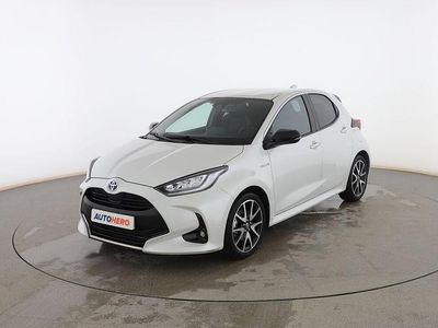 Usado Toyota Yaris Hybrid Style 116 CV (85 kW) 2021 Blanco Berlina