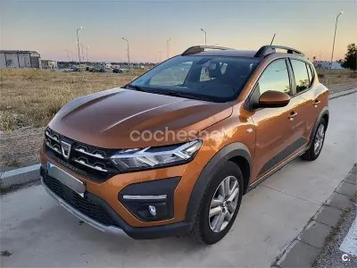 Usado Dacia Sandero Comfort 101 CV (74 kW) 2021 Naranja Berlina
