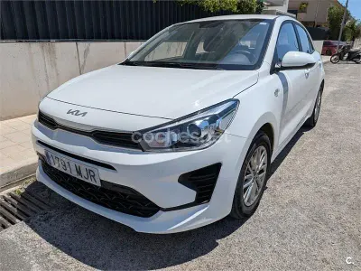 Usado Kia Rio 84 CV (61 kW) 2023 Blanco Berlina