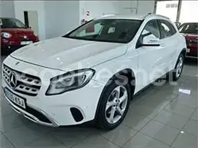 Usado Mercedes GLA180 122 CV (89 kW) 2018 Blanco SUV