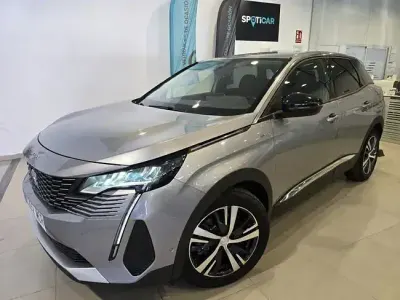 Usado Peugeot 3008 Allure 225 CV (165 kW) 2022 Gris SUV