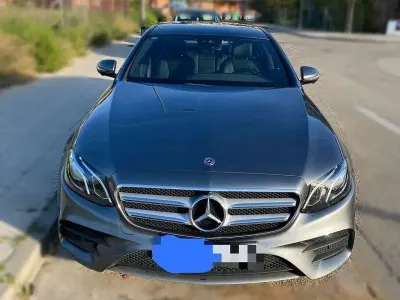 Usado Mercedes E220 194 CV (142 kW) 2018 Gris Berlina