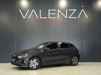 Usado Hyundai i20 100 CV (73 kW) 2024 Gris / plata Utilitario