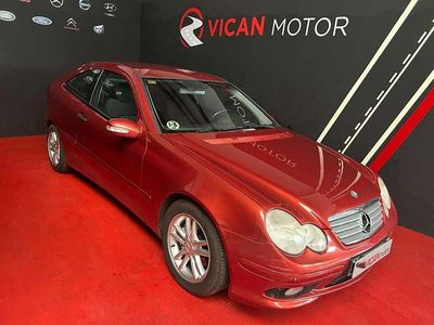 Usado Mercedes C200 Classic 163 CV (119 kW) 2002 Granate Berlina