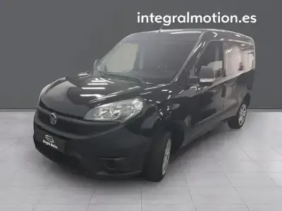 Usado Fiat Doblò 80 CV (58 kW) 2017 Negro Monovolumen
