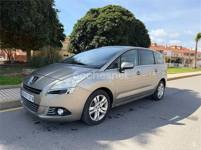 Usado Peugeot 5008 Sport 110 CV (80 kW) 2010 Gris / plata Monovolumen