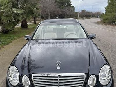 Usado Mercedes E270 Elegance 170 CV (125 kW) 2002 Azul Familiar
