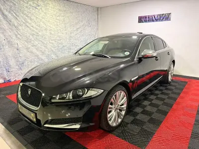 Usado Jaguar XF Premium Luxury 275 CV (202 kW) 2013 Negro Berlina