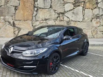 Usado Renault Mégane R.S. 275 CV (202 kW) 2016 Negro Coupe