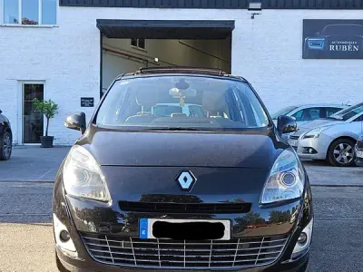 Usado Renault Grand Scénic II Privilege 150 CV (110 kW) 2009 Negro Monovolumen