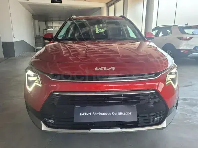 Usado Kia Niro 129 CV (94 kW) 2024 Granate SUV