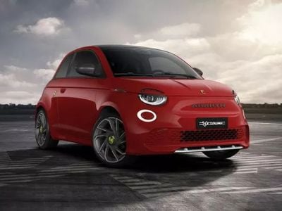 Usado Abarth 500e Turismo 113 kW (154 CV) 2023 Rojo Utilitario