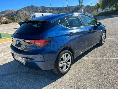 Usado Opel Astra Ultimate 122 CV (89 kW) 2021 Azul Berlina
