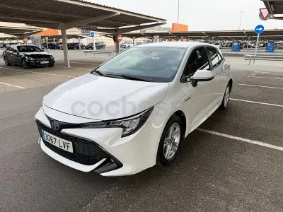 Używany Toyota Corolla Active 122 KM (89 kW) 2022 Biały Sedan/Limuzyna