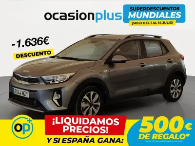 Usado Kia Stonic 100 CV (73 kW) 2025 Gris SUV