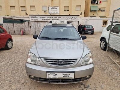 Usado Kia Carens LX 112 CV (82 kW) 2003 Gris / plata Monovolumen