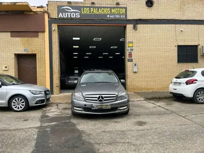 Usado Mercedes C200 136 CV (100 kW) 2011 Gris Familiar