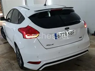Usado Ford Focus ST-Line 125 CV (91 kW) 2017 Blanco Berlina