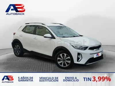 Usado Kia Stonic 100 CV (73 kW) 2022 Blanco SUV