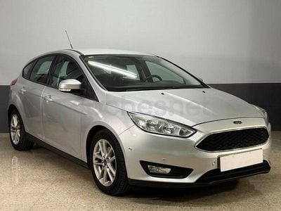 Usado Ford Focus Titanium 125 CV (91 kW) 2016 Gris / plata Berlina