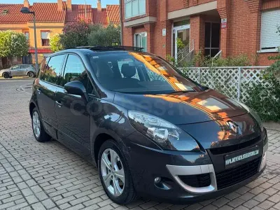 Usado Renault Scénic III Dynamique 105 CV (77 kW) 2010 Azul Monovolumen