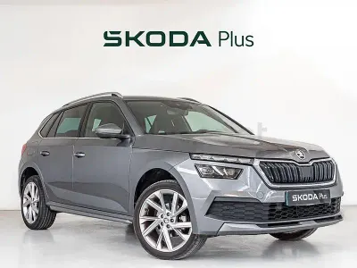 Usado Skoda Kamiq Style 110 HP (80 kW) 2022 Cinzento SUV