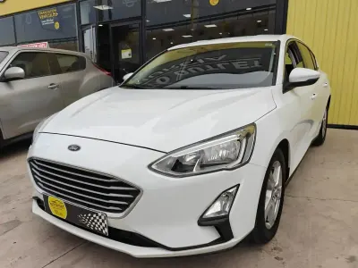 Usado Ford Focus Trend+ 120 CV (88 kW) 2019 Blanco Berlina