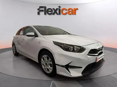 Usado Kia Ceed 136 CV (100 kW) 2023 Blanco Utilitario