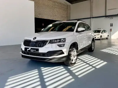 Usado Skoda Karoq Ambition 150 CV (110 kW) 2021 Blanco SUV