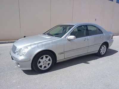 Usado Mercedes C220 Elegance 143 CV (105 kW) 2003 Gris / plata Berlina