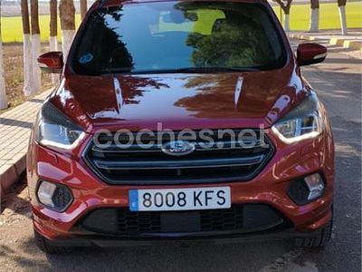 Usado Ford Kuga ST-Line 150 CV (110 kW) 2017 Granate SUV