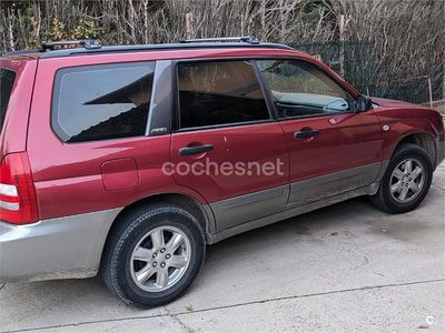 Usado Subaru Forester 125 CV (91 kW) 2004 Granate SUV