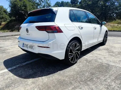 Usado VW Golf VIII Life 115 CV (84 kW) 2021 Blanco Berlina