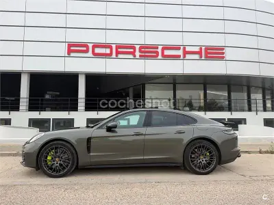 Begagnad Porsche Panamera Platinum Edition 462 HK (339 kW) 2023 Svart Kombi