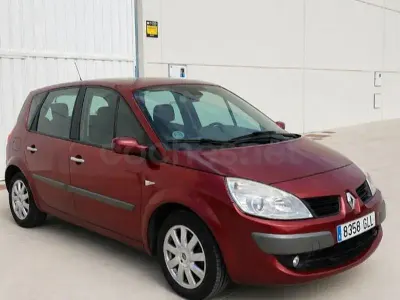Usado Renault Scénic 105 CV (77 kW) 2009 Granate Monovolumen