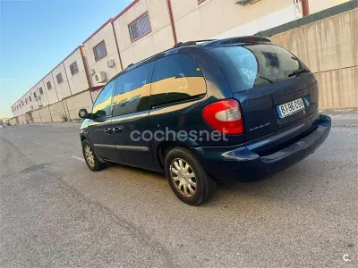 Usado Chrysler Voyager 150 CV (110 kW) 2004 Azul Monovolumen