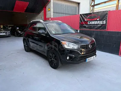 Usado SsangYong Korando Limited 178 CV (130 kW) 2015 Negro SUV