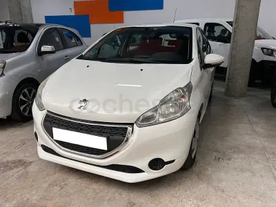 Usado Peugeot 208 Active 68 CV (50 kW) 2013 Blanco Utilitario
