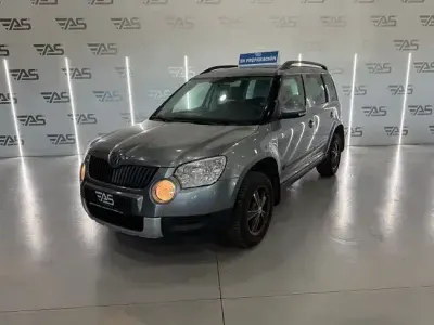 Usado Skoda Yeti Ambition 105 CV (77 kW) 2010 Gris SUV