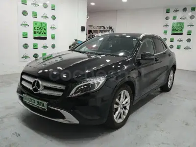 Usado Mercedes GLA200 136 CV (100 kW) 2017 Negro SUV