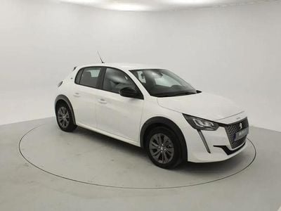 Begagnad Peugeot e-208 Active 100 kW (136 HK) 2023 Vit Halvkombi
