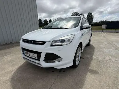 Usado Ford Kuga Titanium 150 CV (110 kW) 2015 Blanco SUV
